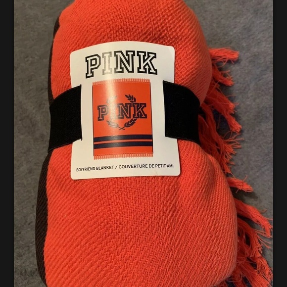 SOLD ! VS Pink beach blanket - Picture 1 of 2